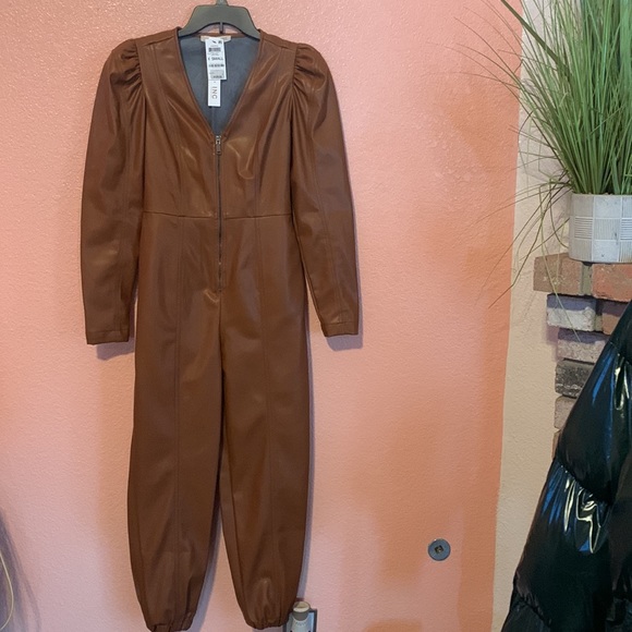 NWT V-Neck Jumpsuit - Picture 2 of 13